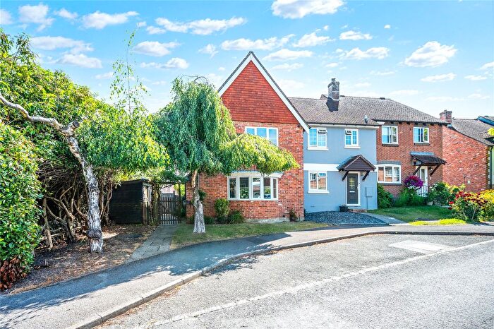3 Bedroom End Of Terrace House For Sale In Barlavington Way, Midhurst, West Sussex, GU29