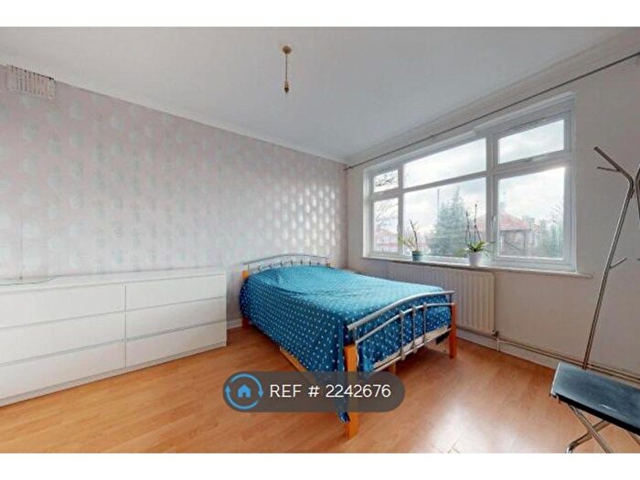 3 Bedroom Flat To Rent In Albany Court, London, HA8