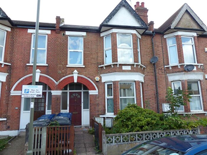 2 Bedroom Apartment To Rent In Ravenshurst Avenue, Hendon, London, NW4