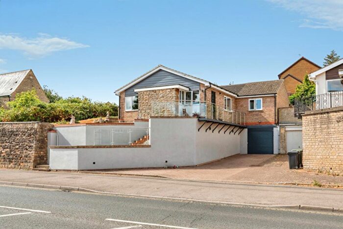 3 Bedroom Detached Bungalow For Sale In High Street South, Rushden, NN10