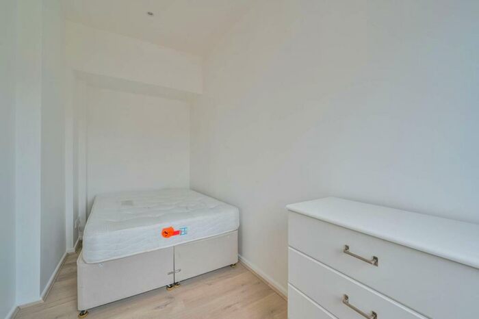 Studio To Rent In Station Road, Finchley, London, N3