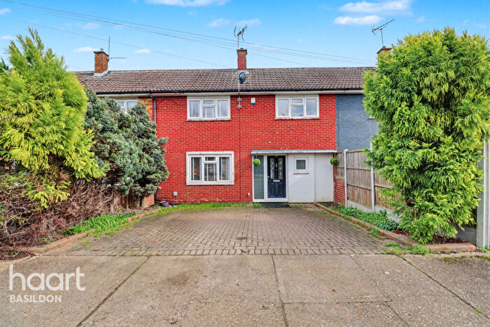 3 Bedroom Terraced House For Sale In Boult Road, Basildon, SS15