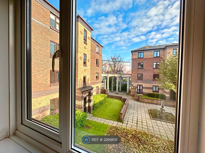 2 Bedroom Flat To Rent In Berlington Court, Bristol, BS1