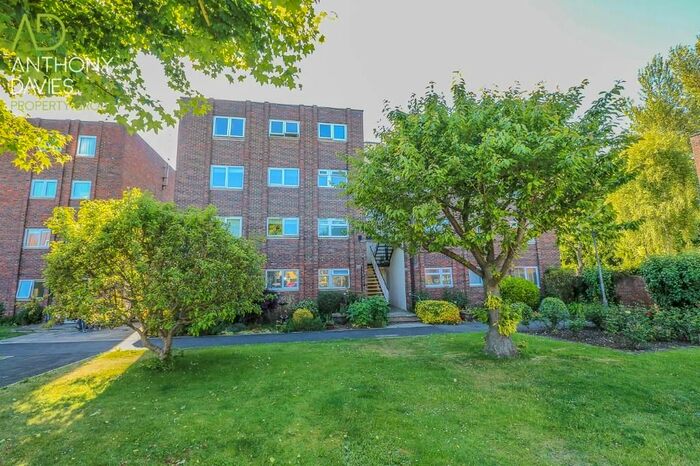 2 Bedroom Flat To Rent In Broadmeads, Ware SG12