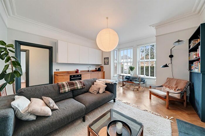 1 Bedroom Flat For Sale In Lake Avenue, Bromley, BR1