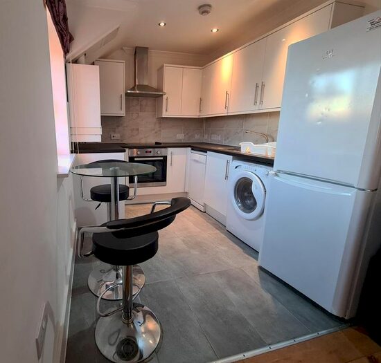 2 Bedroom Flat To Rent In Riverside Court, Biggleswade, SG18