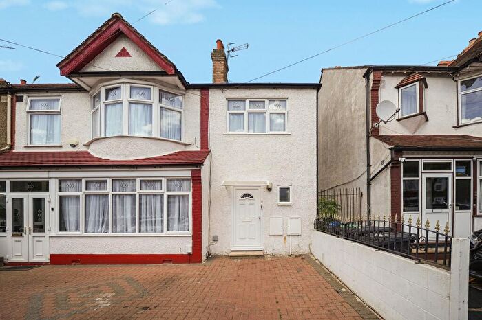 2 Bedroom End Of Terrace House For Sale In Leander Road, Thornton Heath, CR7