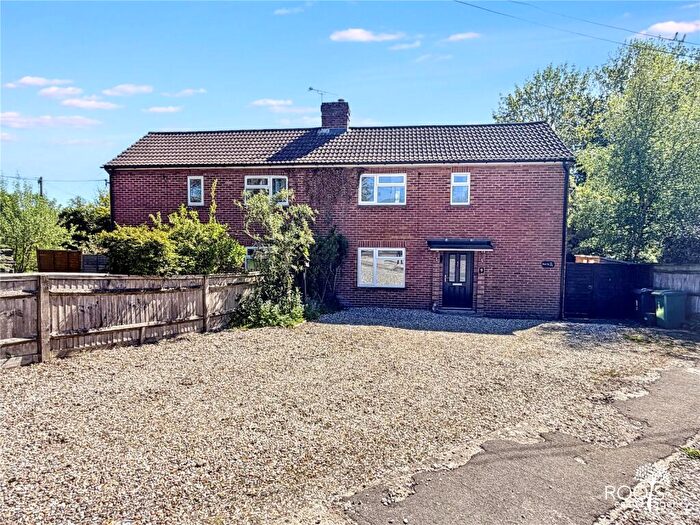 3 Bedroom Semi-Detached House For Sale In Tile Barn Row, Woolton Hill, Newbury, RG20