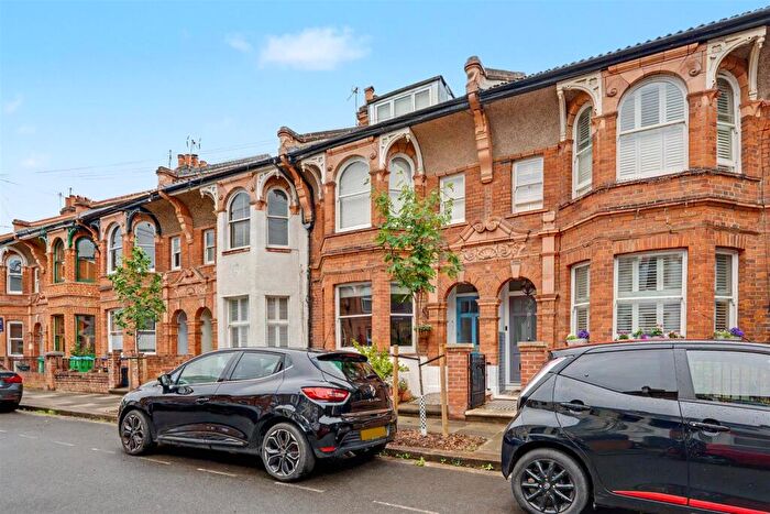 1 Bedroom House For Sale In Warwick Road, Hampton Wick, KT1