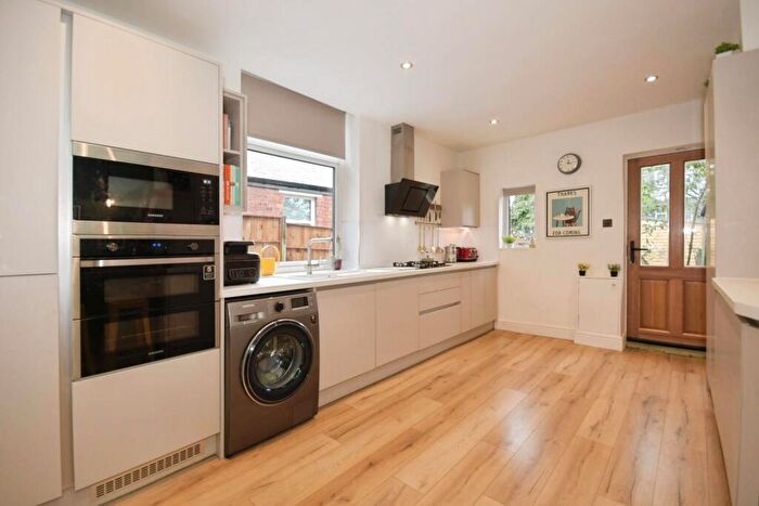 3 Bedroom Semi-Detached House For Sale In Ashgate Road, Ashgate, Chesterfield, S40 - Photo 7