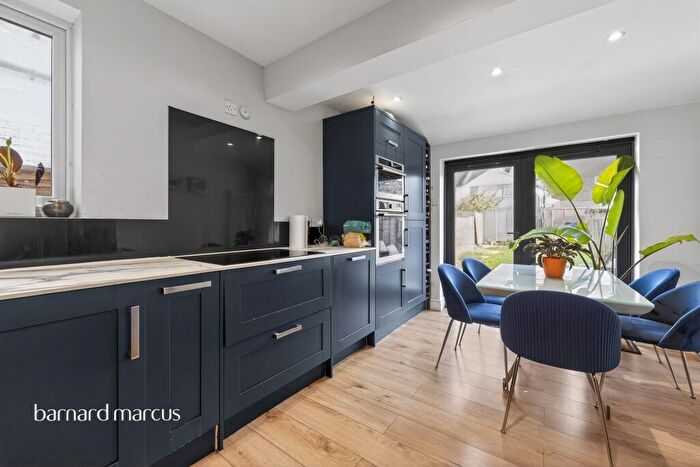 3 Bedroom End Of Terrace House For Sale In Davidson Road, Croydon, CR0