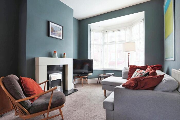 3 Bedroom End Of Terrace House For Sale In De Grey Street, Hull, HU5