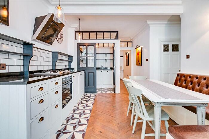 2 Bedroom Apartment To Rent In Manor House, Marylebone Road, London, NW1