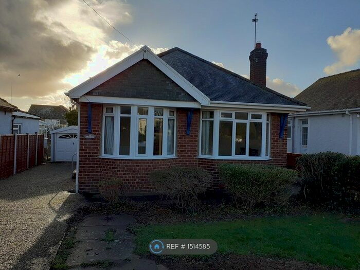 2 Bedroom Bungalow To Rent In Hafod Road East, Penrhyn Bay, Llandudno, LL30