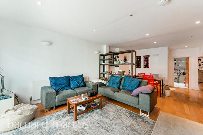 2 Bedroom Character Property To Rent In Blundell Street, Holloway, N7