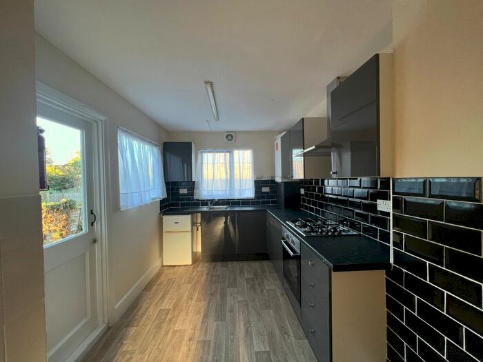 4 Bedroom Semi-Detached House To Rent In Leigh Road, London, E6