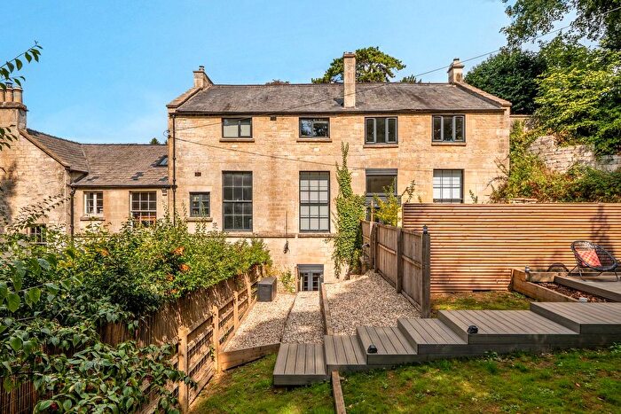 2 Bedroom Flat For Sale In Bussage, Stroud, GL6