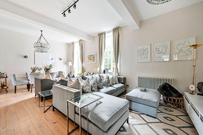 3 Bedroom Flat For Sale In Ottershaw Park, Ottershaw, KT16