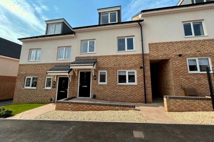 3 Bedroom Semi-Detached House To Rent In Harviston Avenue, Nottingham, NG4