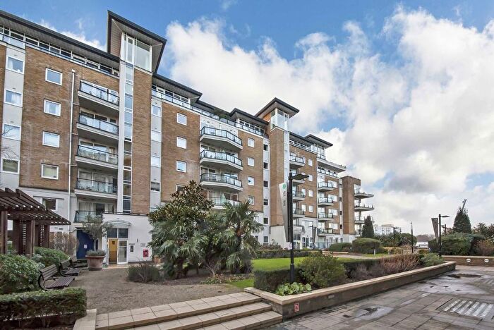 2 Bedroom Flat To Rent In Smugglers Way, London, SW18