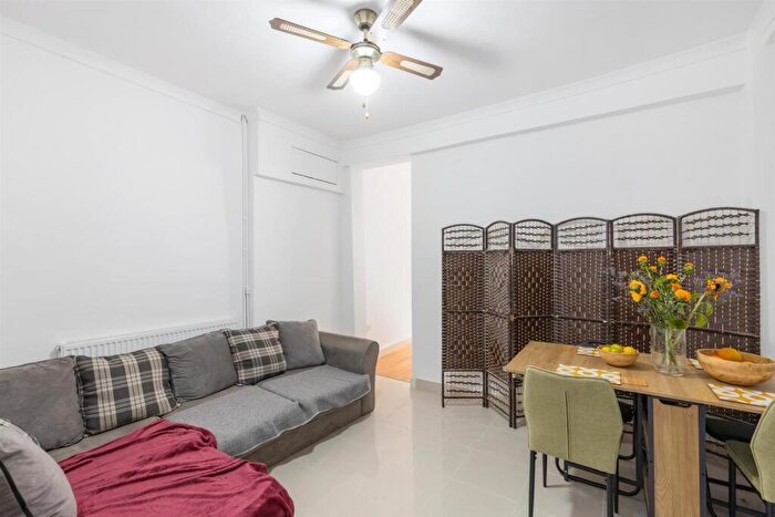 2 Bedroom Flat For Sale In Maxted Road, Peckham, London, SE15