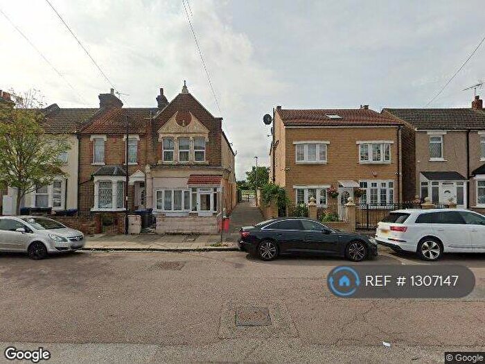 2 Bedroom Flat To Rent In Beaconsfield Road, Enfield, EN3