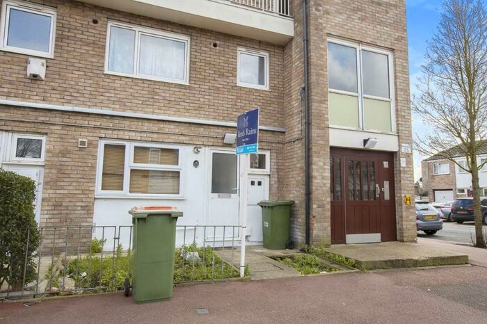 3 Bedroom Apartment To Rent In Buckingham Road, London, E15