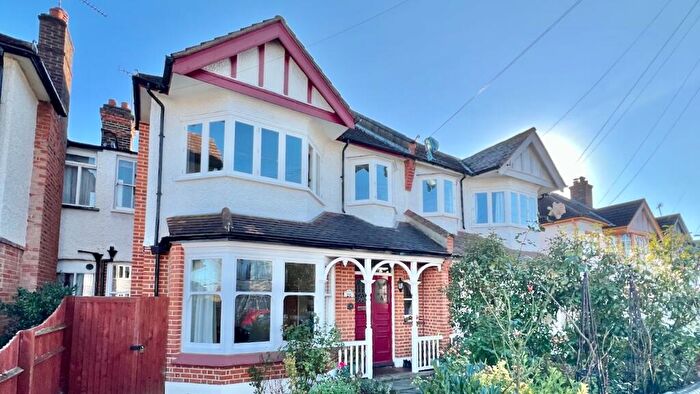 4 Bedroom House For Sale In Beresford Road, Chingford, E4