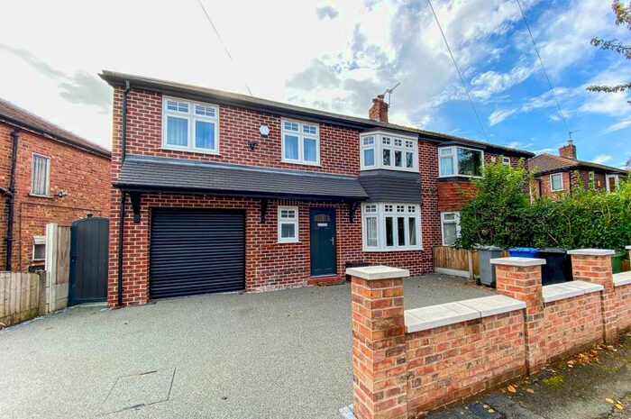 4 Bedroom Semi-Detached House To Rent In Wentworth Avenue, Urmston, Manchester, M41