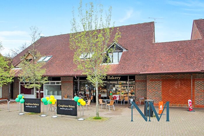 2 Bedroom Flat For Sale In Maidenbower Square, Maidenbower, Crawley, RH10