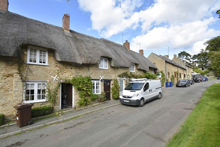 2 Bedroom Cottage For Sale In High Street, Upper Heyford, OX25
