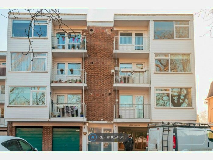 2 Bedroom Flat To Rent In Southend Road, Beckenham, BR3