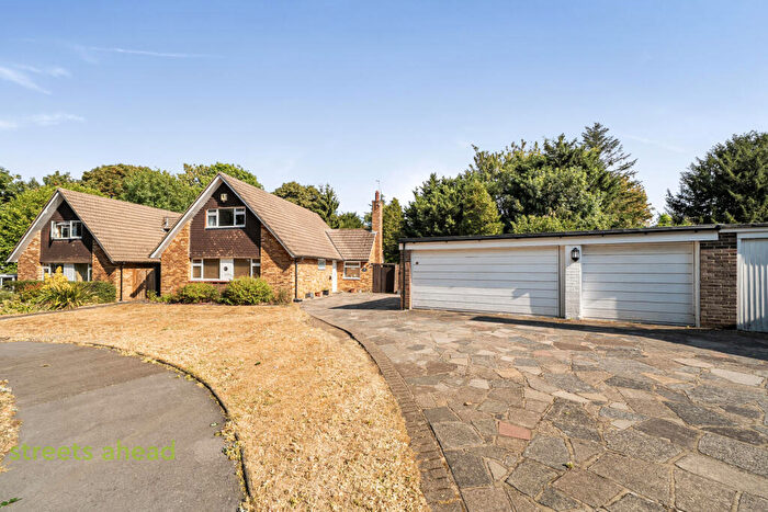 4 Bedroom Detached House For Sale In Rochester Gardens, Croydon, CR0