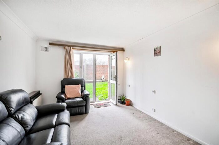 1 Bedroom Flat For Sale In Cambridge Road, Wanstead, E11