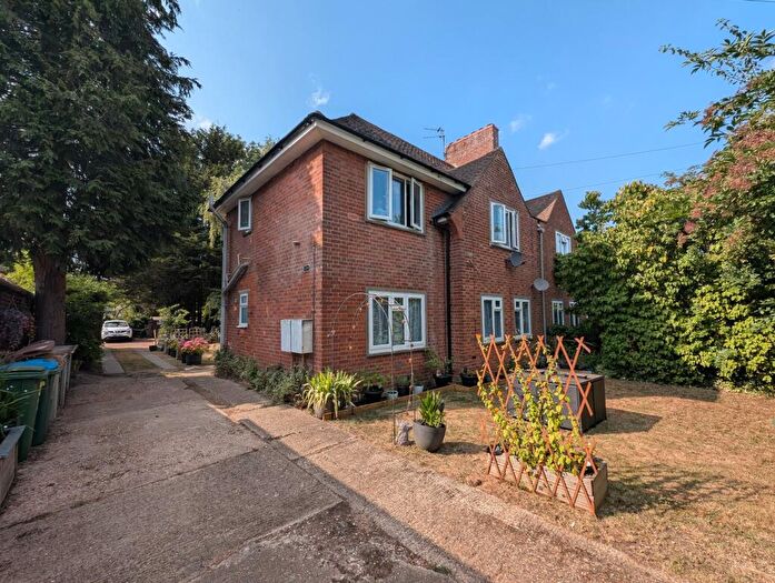 1 Bedroom Apartment For Sale In Elm Green, Aylesbury, Buckinghamshire, HP21