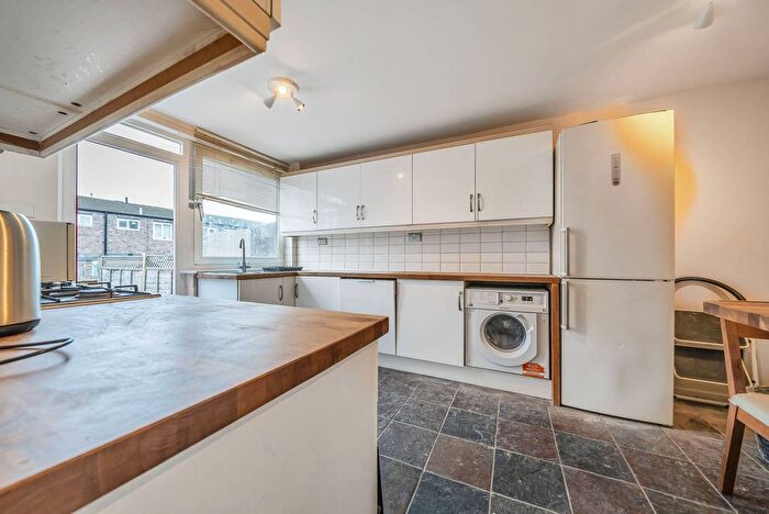 3 Bedroom Property To Rent In Dowdeswell Close, Roehampton, London, SW15