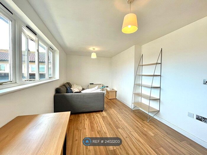 2 Bedroom Flat To Rent In Midland Mews, Bristol, BS2