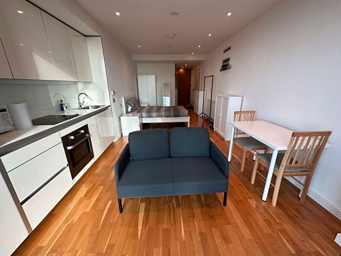 Studio To Rent In Walworth Road, Elephant And Castle, London, SE1