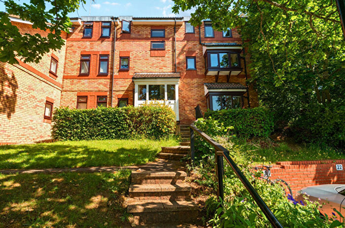1 Bedroom Flat For Sale In Badgers Hollow, Peperharow Road, Godalming, Surrey, GU7