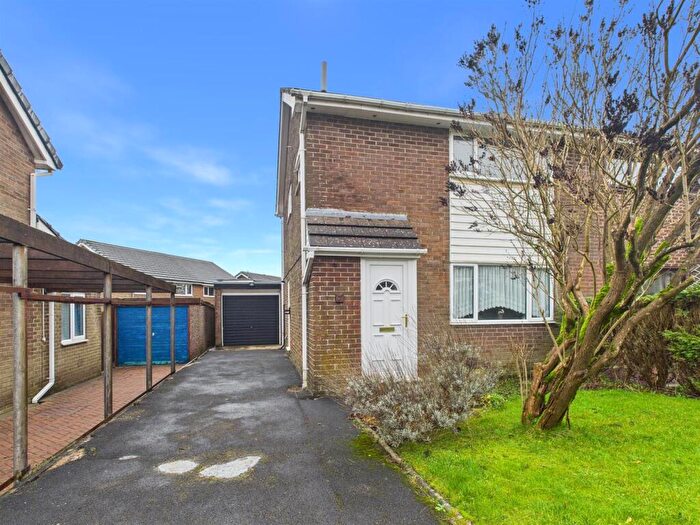 3 Bedroom Semi Detached House For Sale In Cumberland Close, Buxton, SK17