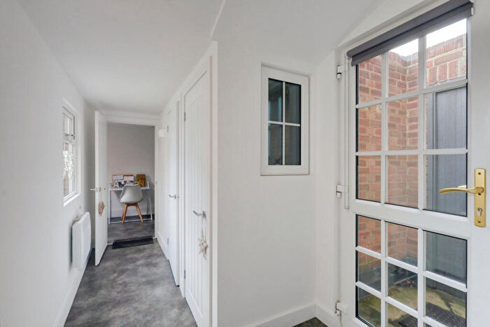 3 Bedroom Terraced House For Sale In Lodge Close, Rayleigh, SS6