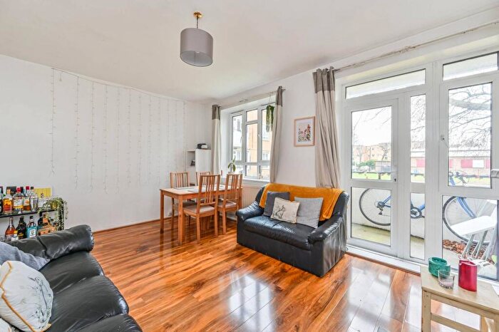 2 Bedroom Flat To Rent In Weir Road, Balham, London, SW12