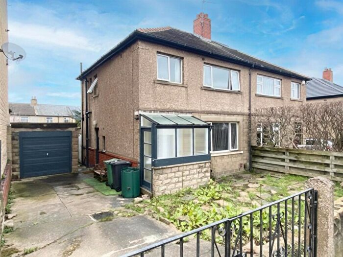 3 Bedroom Semi Detached House For Sale In Wakefield Road, Huddersfield, HD5