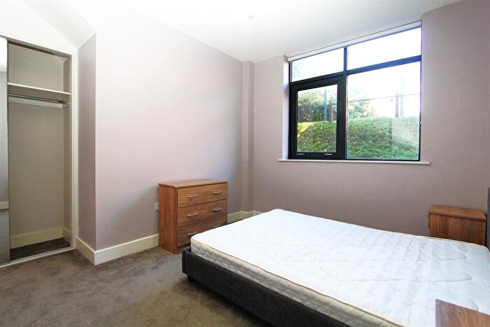 2 Bedroom Flat To Rent In Dawsons Square, Pudsey, LS28