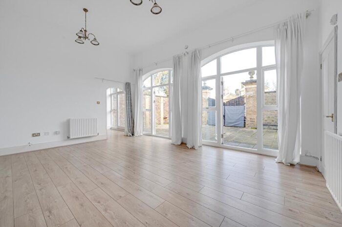 2 Bedroom House To Rent In Royal Drive, London, N11