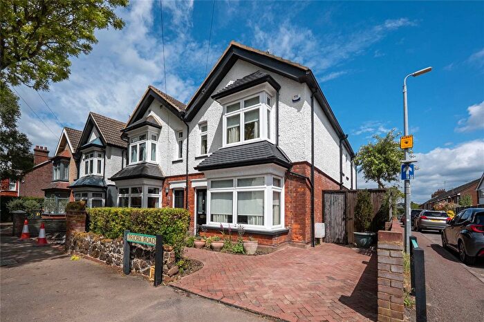4 Bedroom Semi-detached House For Sale In Priory Road, Dunstable, Beds, LU5