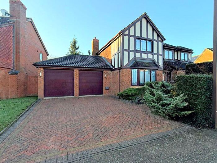 5 Bedroom Detached House For Sale In Paxton Crescent, Shenley Lodge, Milton Keynes, MK5