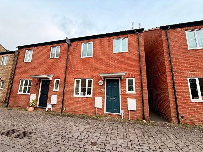 3 Bedroom Semi Detached House For Sale In Zander Road, Calne, SN11