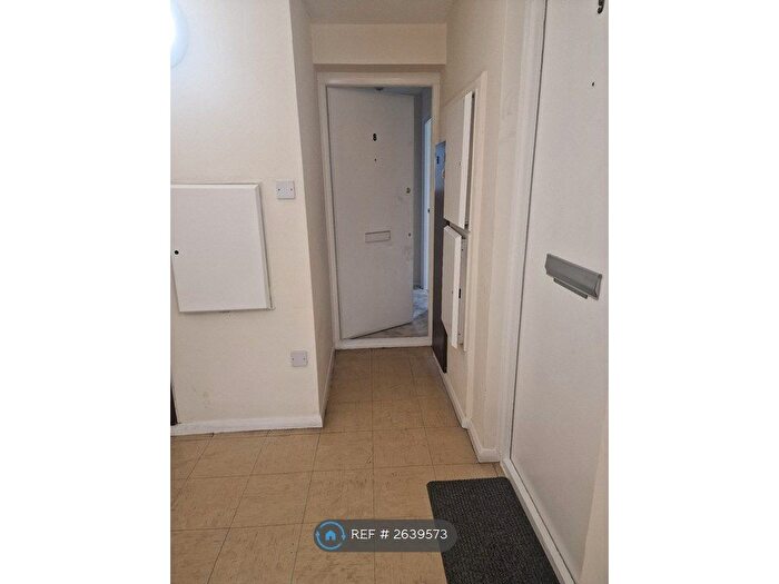 Studio To Rent In Burnham Road, London, E4