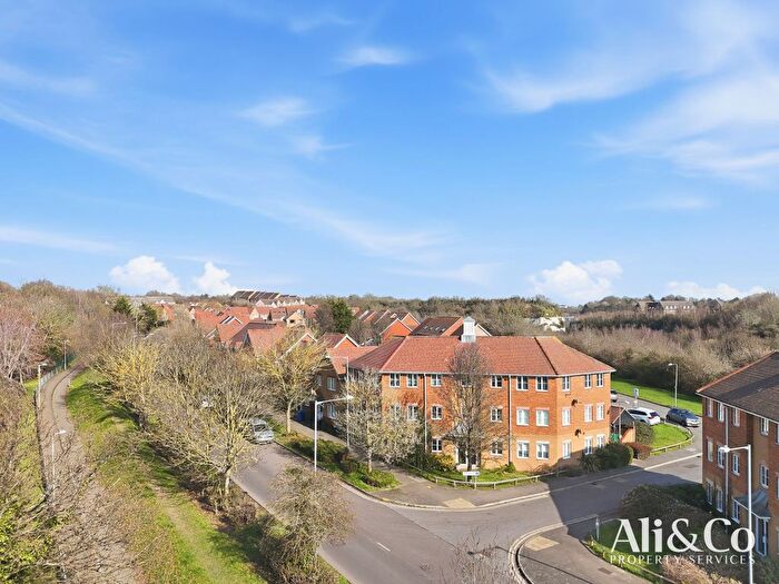 2 Bedroom Flat For Sale In John William Close, Chafford Hundred, Grays, RM16